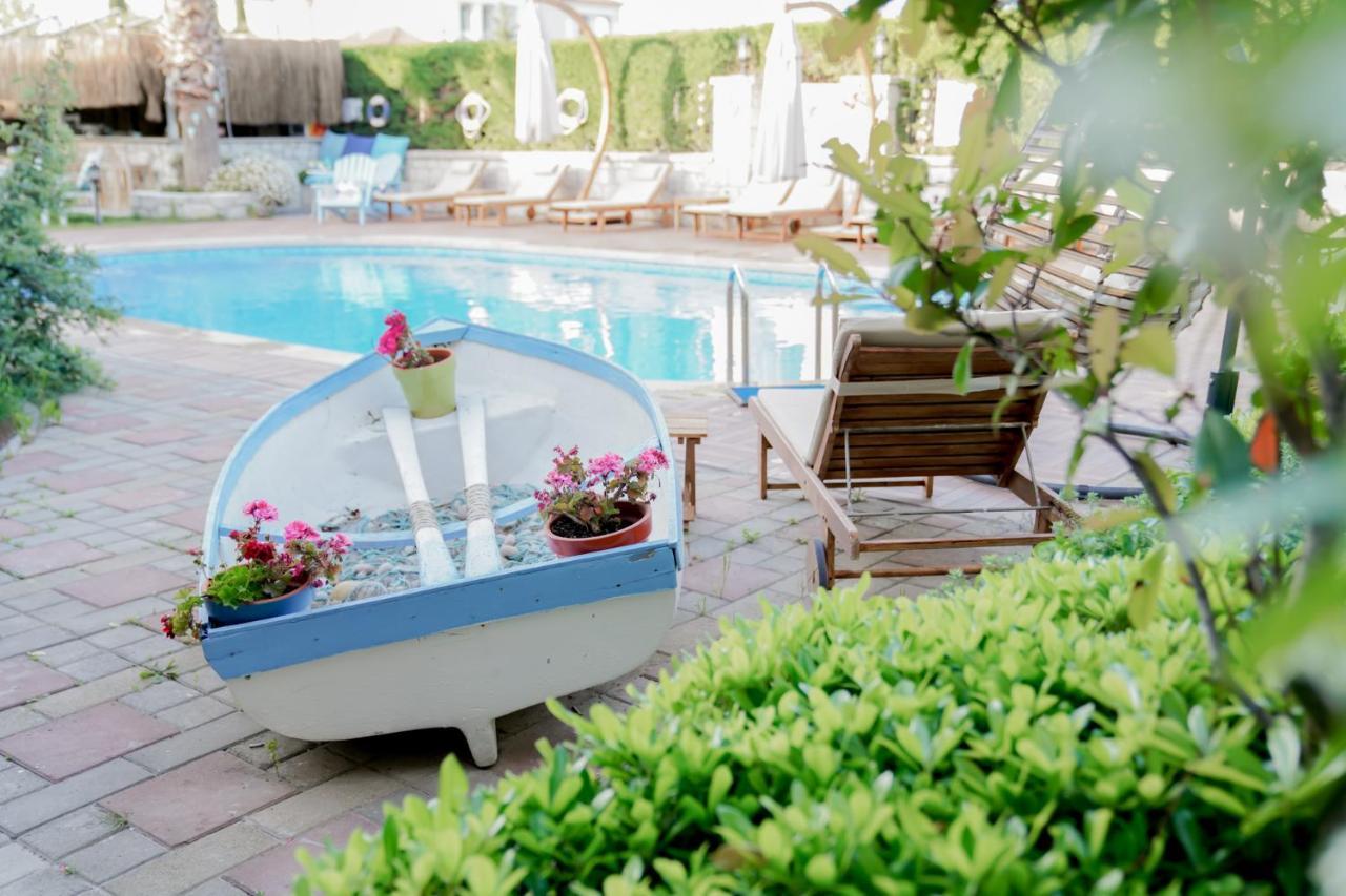 Alacati Marina Palace ภายนอก รูปภาพ