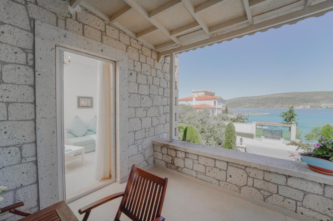 Alacati Marina Palace ภายนอก รูปภาพ